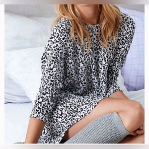 Victorias Secret Long Sleeve Snow Leopard Sleepshirt Night Gown Pajama XS